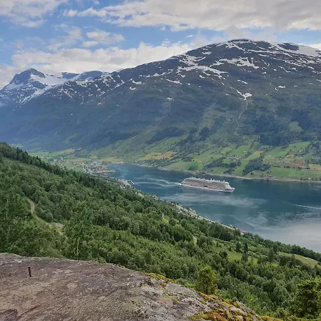Moderne Panoramaleilighet 3-roms I Olden